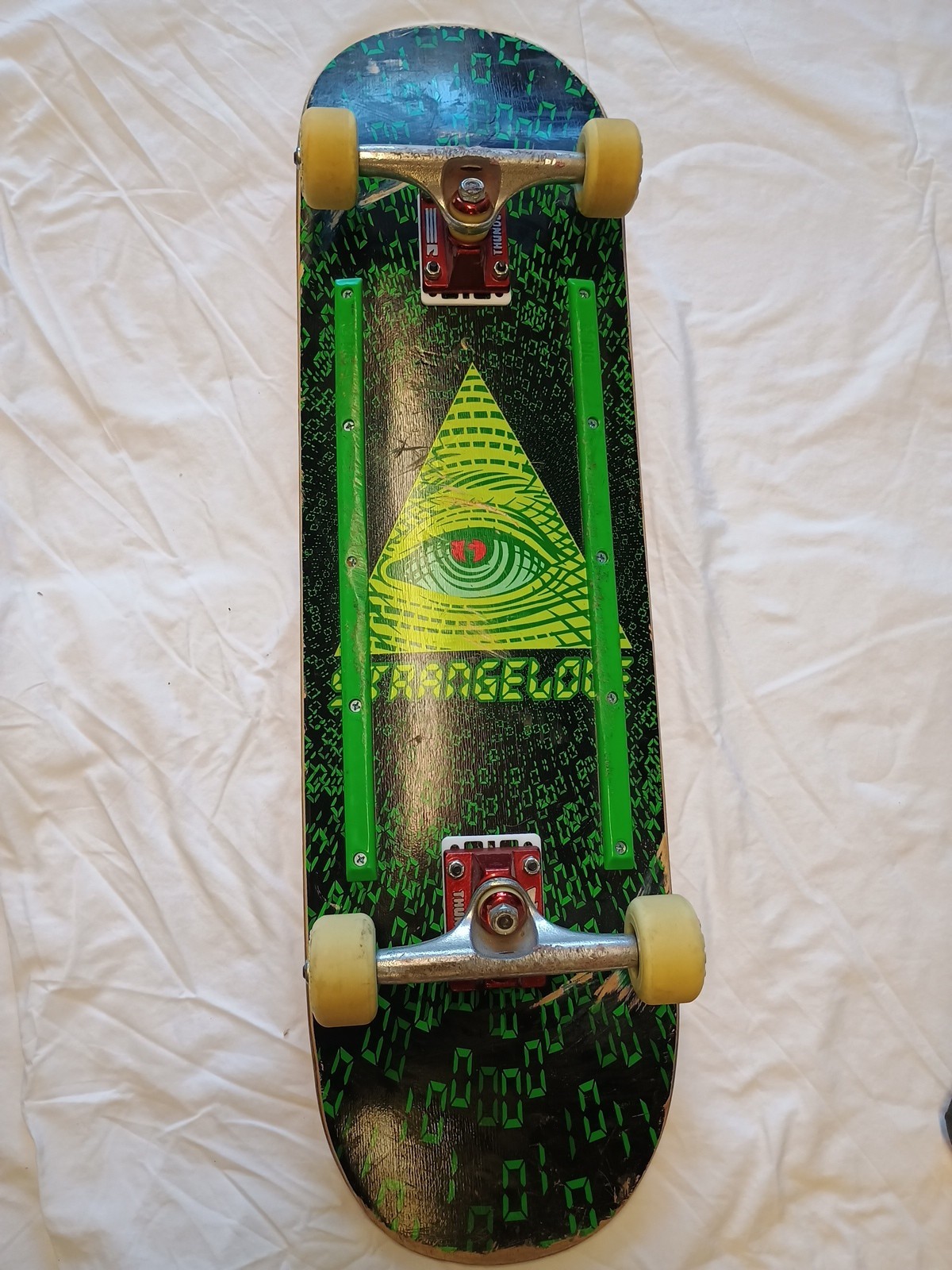 Strangelove Complete Skateboard8.25 X31.375 Thunder Trucks Ricta Clouds