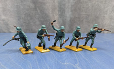 RARE 1971 Britains Deetail WWII German Infantry Lot of 5 FIRST RUN PLUG ARMS WW2