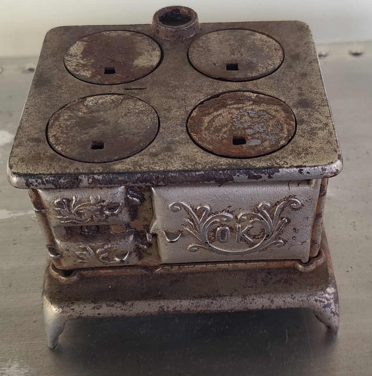 Antique Mini Cast Iron Toy Stove Salesman Sample OK 4 Burner Oven