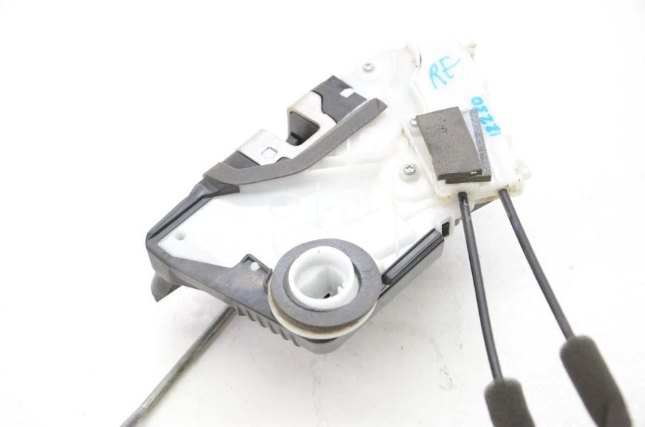 Actuador de bloqueo de pestillo de puerta delantera derecha pasajero Subaru WRX STI 2015-2018  Foto 4 de 4