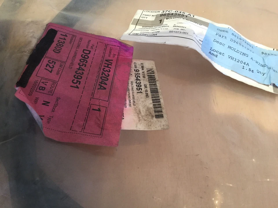 BNIB GENUINE DAEWOO / CHEVROLET LACETTI, NUBIRA, WINDSCREEN MOULDING 96543951 - Image 3 of 3