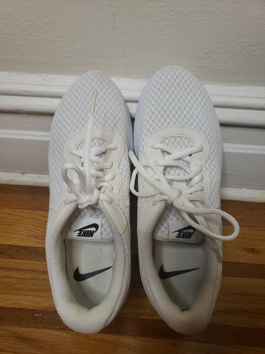 womens white nike shoes size 8