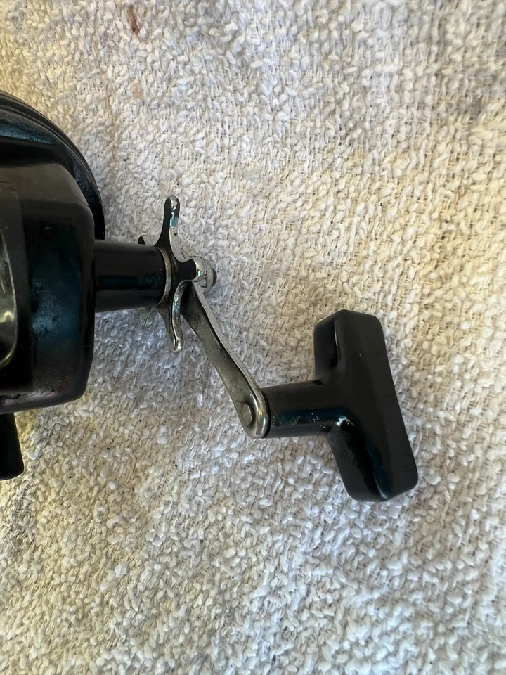 Vintage Daiwa 6400 Spincast Reel – Japan Made – Metal Body – Works Smooth - Image 3 of 4