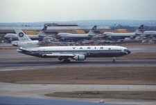 Dia PP-VOP McDonnell Douglas MD-11 Yarig in London 1996 35mm gerahmt og&uuml;-Q11-78