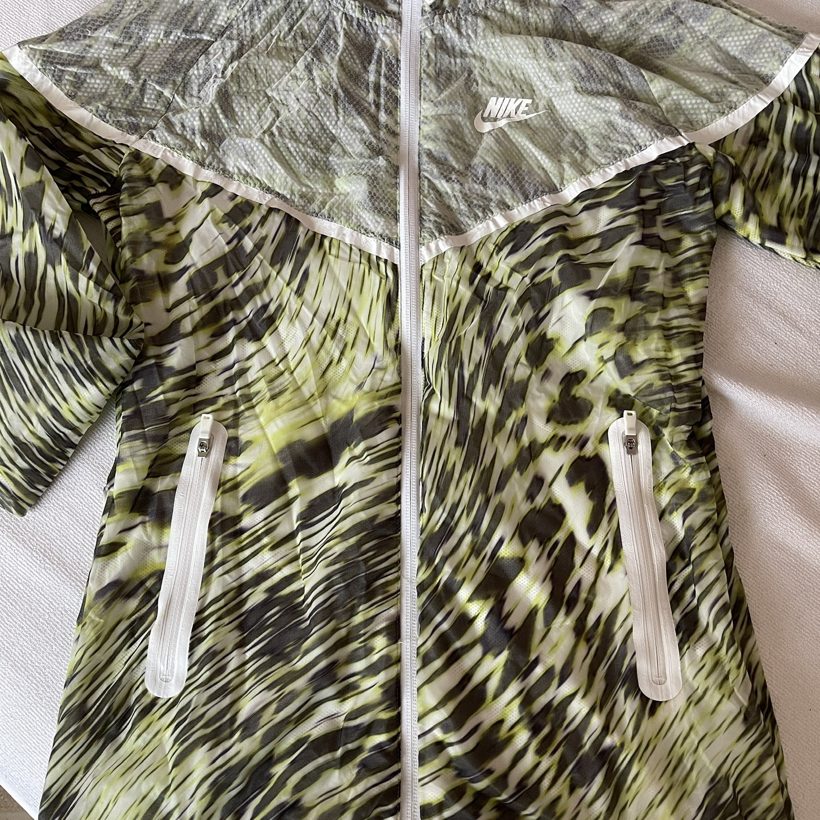 Nike Tech Hyperfuse Windrunner Jacket Size XS Lig… - image 3