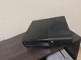 Microsoft Xbox 360 Console Bundle w/ Minecraft & Grand Theft Auto V Games