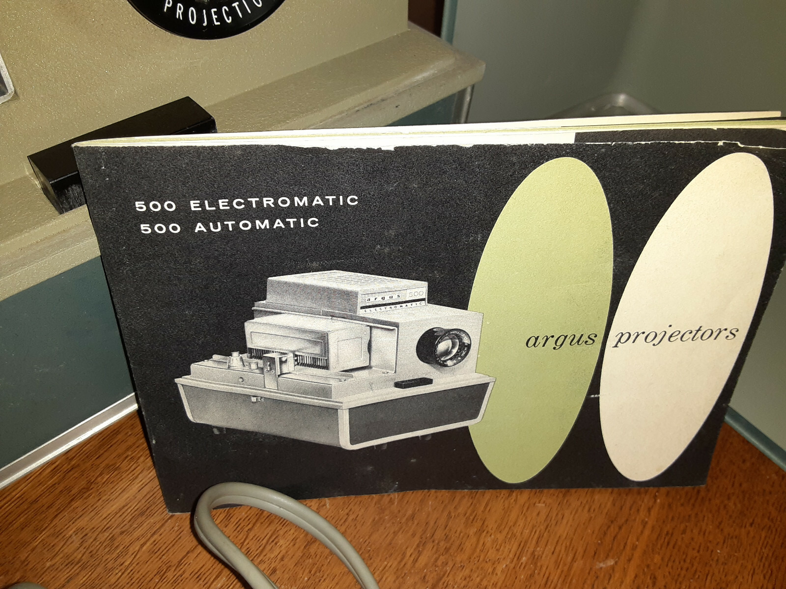 Vintage Argus 500, Model 58 Automatic Slide Projector Fires Up