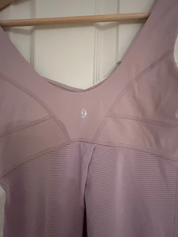 Camiseta sin mangas Lululemon Yogi Dance púrpura lila acanalada talla 4 cierre de cordón de palanca Foto 2 de 4