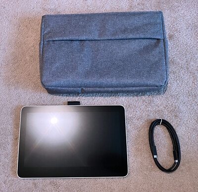 Wacom One 13.3'' Pen Display 13 Touch 2023 DTH134W0A   Carrying Case, USB-C Cable