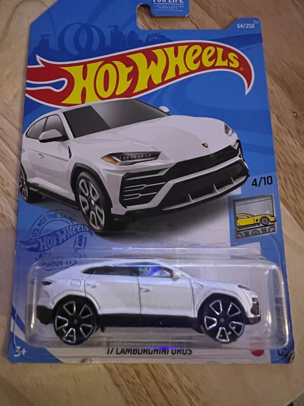 Hot Wheels '17 Lamborghini Urus White #64 64/250 2021 Factory Fresh 4/10 MATTEL