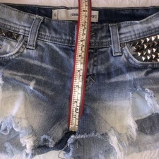 DENIMOCRACY SIZE 27 WOMENS CUTOFF SHORTS LIGHT WASH W STUDDED ACCENTS SO CUTE!!