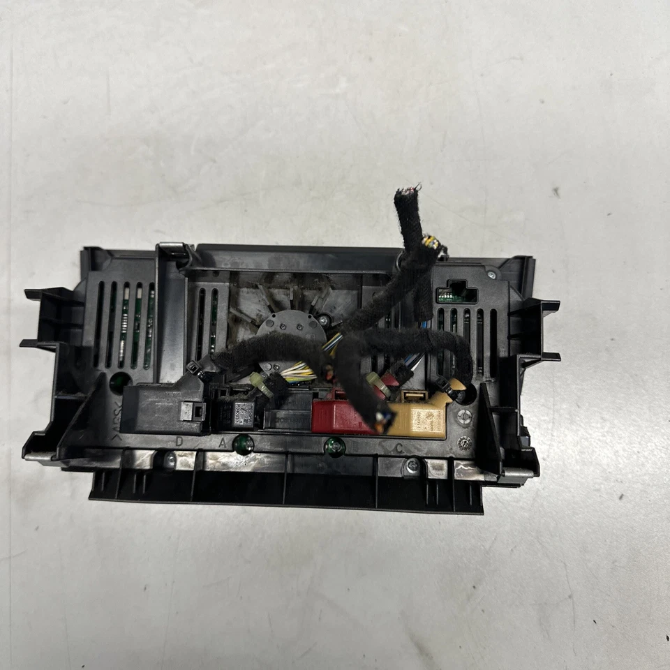 2012 AUDI A3 HEATER CONTROL PANEL ASSEMBLY 8P0820043BM - Image 3 of 4