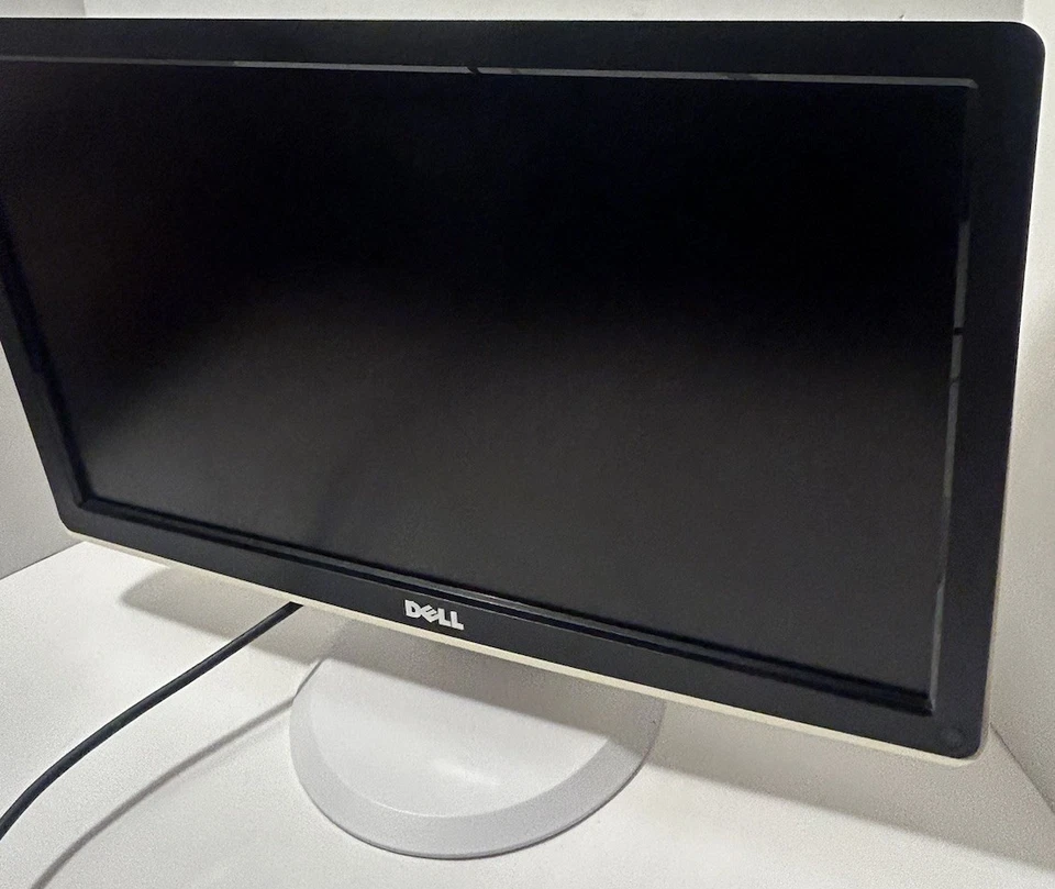Dell Model ST20101 Widescreen LCD Monitor In Good Condition! - Image 4 of 4