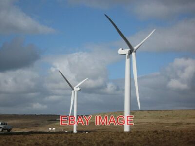 FOTO FERTIGE TURBINENTÜRME 8 UND 12 AUF SCOUT MOOR GEBAUT IM MÄRZ 2008 TURBI