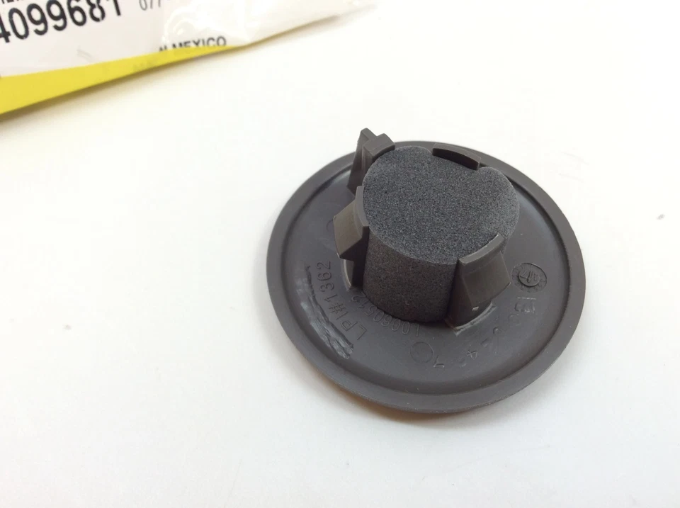 GMC Yukon Yukon XL 2015-2020 gris oscuro reposabrazos trasero tapa perno nuevo equipo original Foto 2 de 3