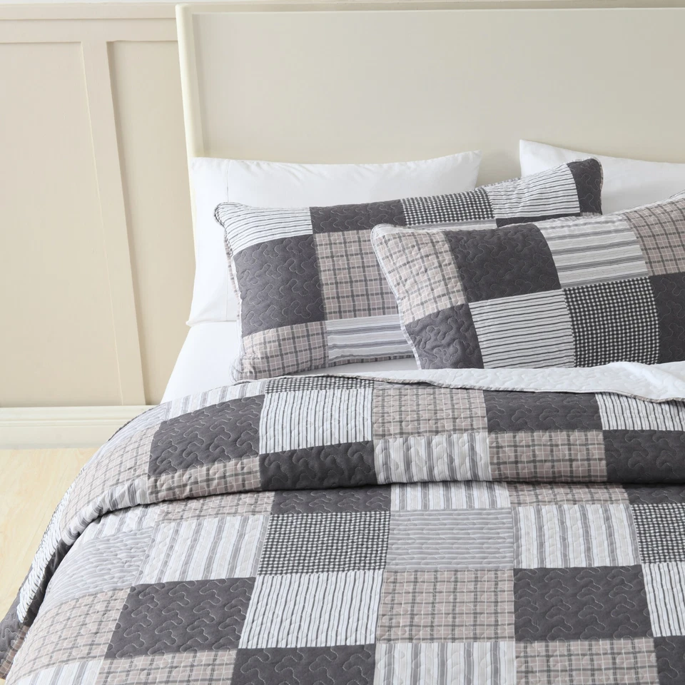 3-Piece King Queen Quilt Set Soft Warm Bedding Coverlet Bedspread w/ Shams Plaid - Image 4 of 4