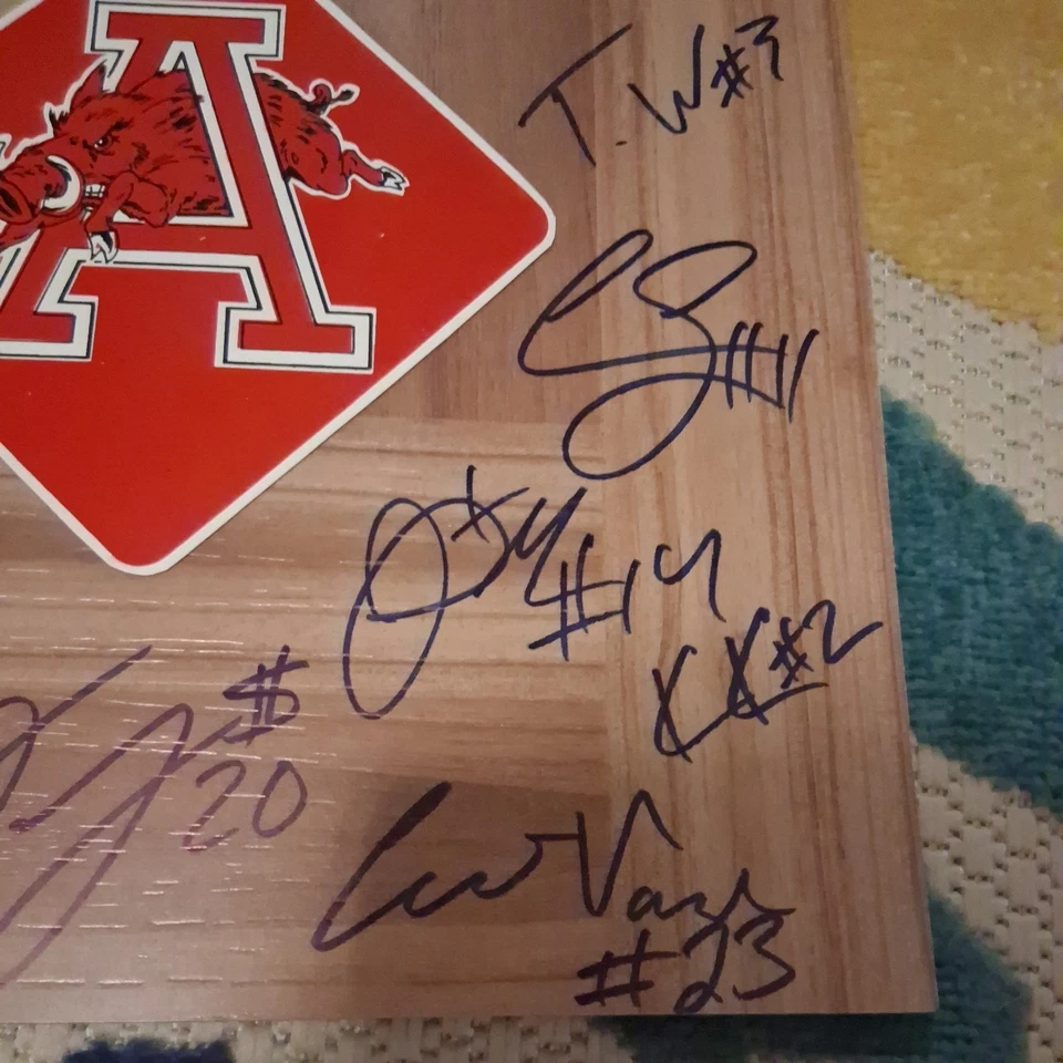 Arkansas Razorbacks 2021-22 Team Signed Floorboard AUTOGRAPHED BY ENTIRE TEAM - Image 4 of 4