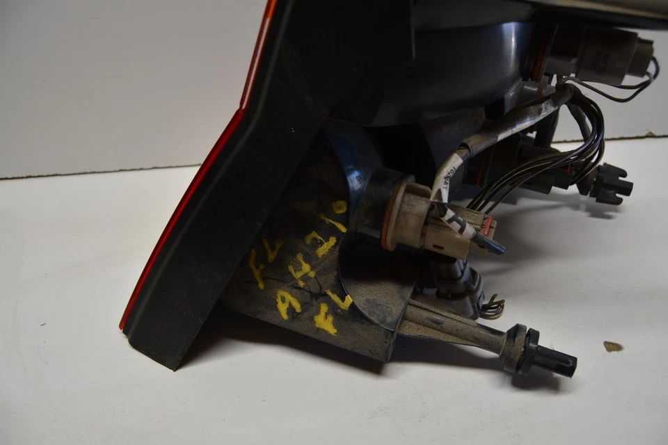 Luz trasera izquierda Chrysler 300M 2001-2004 OEM, 166-01923 Foto 4 de 4