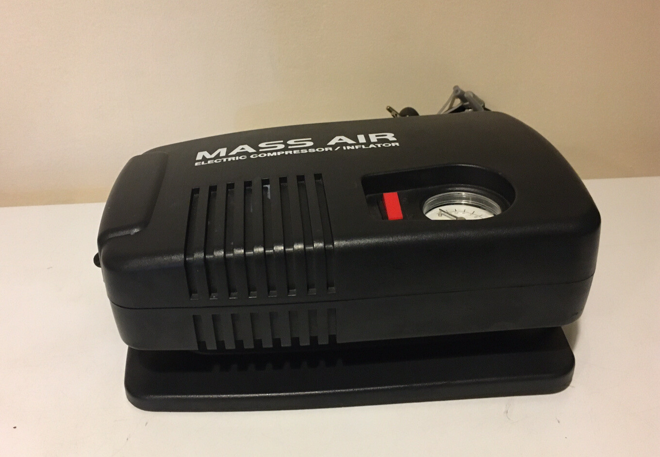 Купить Mass Air Electric Compressor Inflator Model 2068,120V, 2Amp Б/У