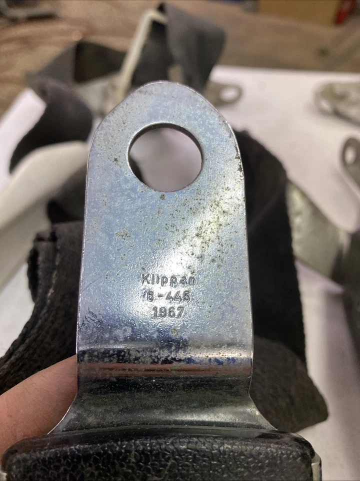 Conjuntos de cinturón de seguridad delantero Volkswagen Beetle 1968-1970 usado. Foto 3 de 4