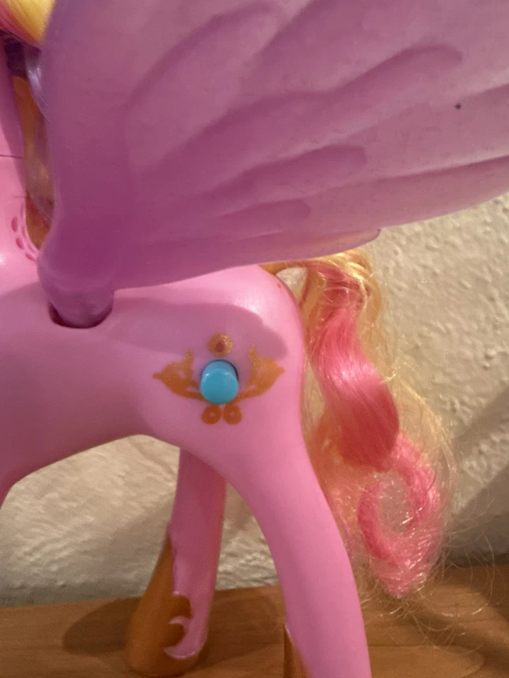 My Little Pony Talking PRINCESS CADENCE wedding  day Wings Light Up G4 Cadance - Image 2 of 4