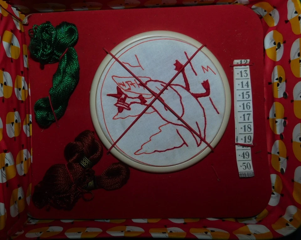 ANCIEN JOUET . 2 VALISES DE COUTURE 70's AIGUILLE TRICOTIN BRODERIE SCRAPBOOKING - Photo 3/4