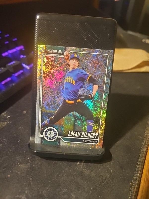 Topps 2026 Series 1 Parallel Logan Gilbert Seattle Mariners #235 Sandglitter