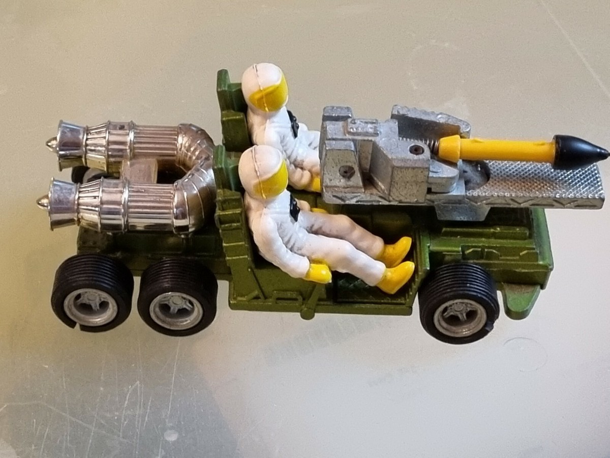 Dinky Toys GALACTIC WAR CHARIOT Complete with Astronauts