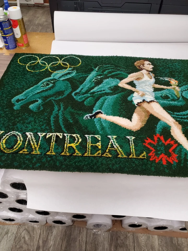 Antigua alfombra colgante de pared Foto 2 de 4