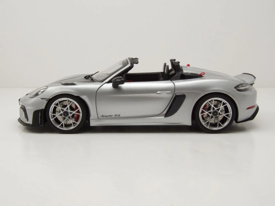 Porsche 718 Spyder RS Weissach 2023 Argento Modellino 1:18 Norev - Immagine 3 di 4