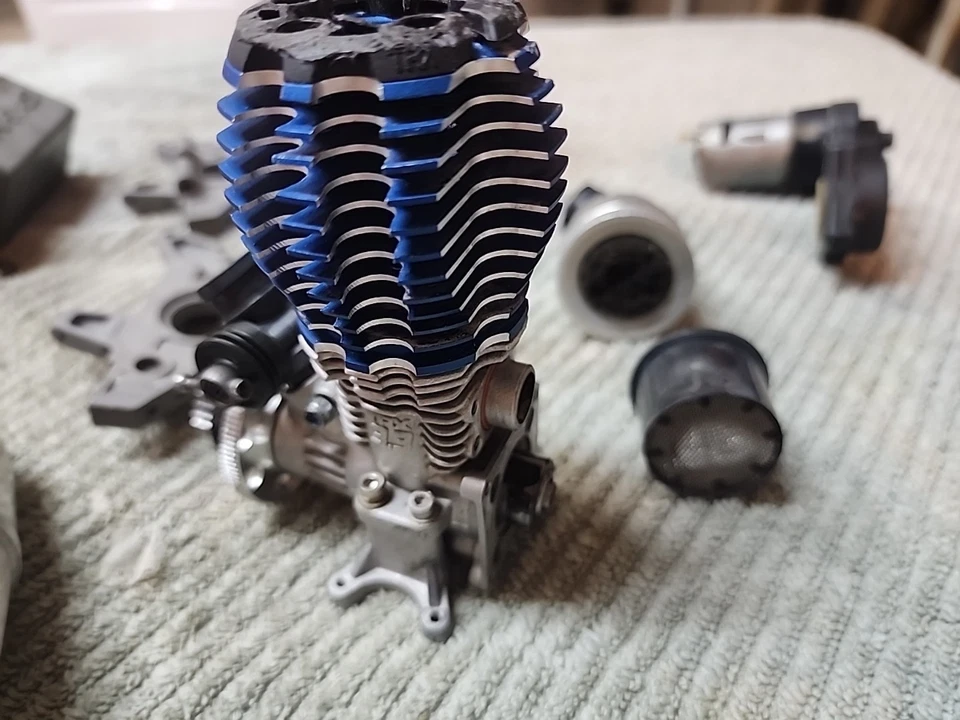 Traxxas TRA5407 TRX 3.3 Nitro Engine electric Start W/ extra RC parts NICE LOT - Image 2 of 4