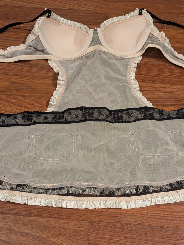 Avental de renda 34B fantasia de empregada francesa sexy Little Things Victoria’s Secret - Imagem 3 de 4