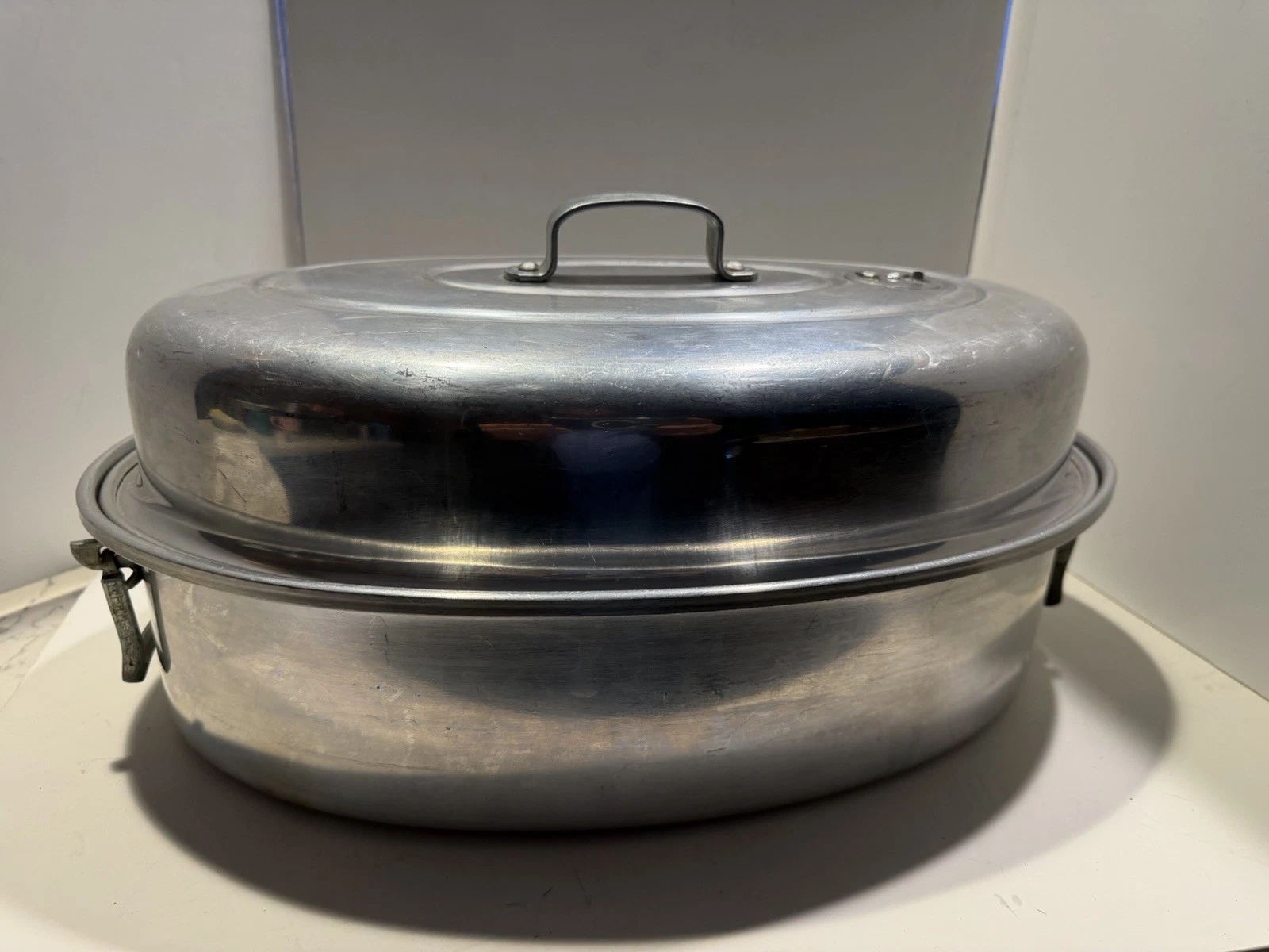 Mirro Heavy Duty Oval Aluminum Roaster Pan w/ Vented Lid & Rack 877 16"L X 10"W
Opens in a new windo