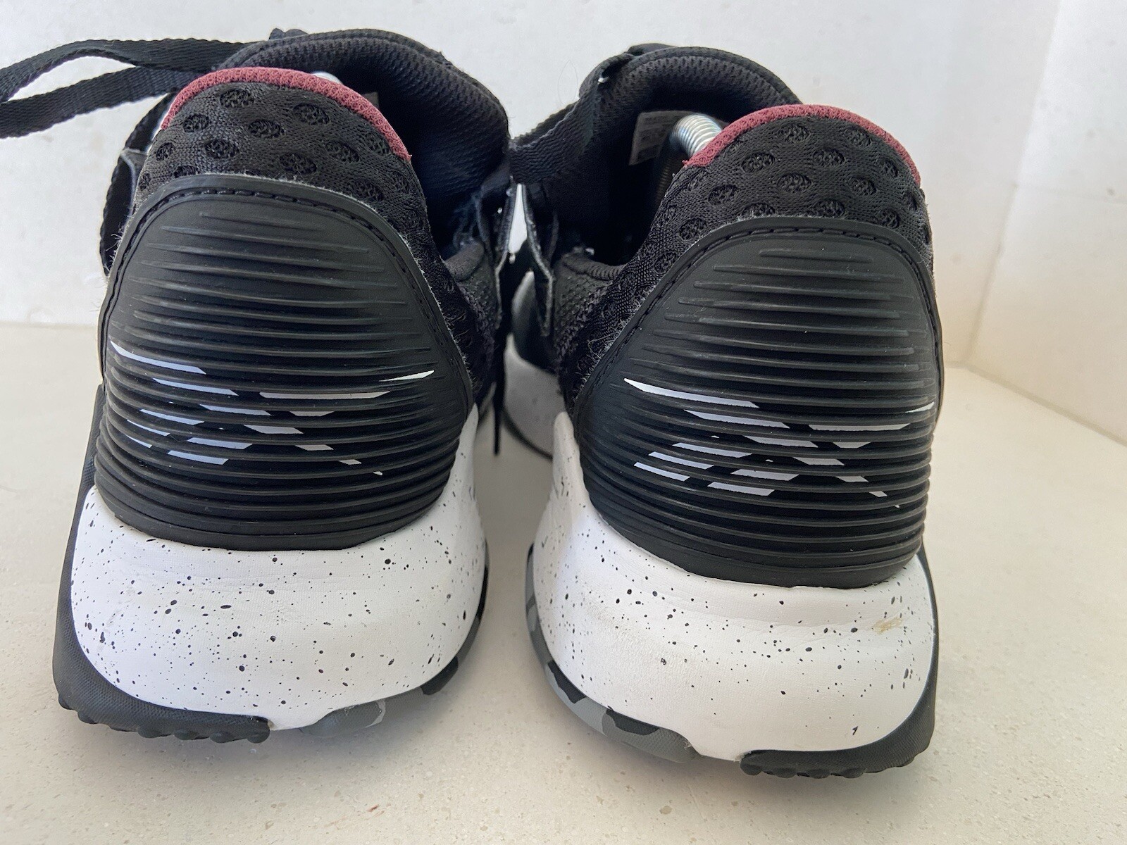 SAOLA Scarpe da corsa sneakers Reebok uomo JJ IV GW2410 nere taglia 10