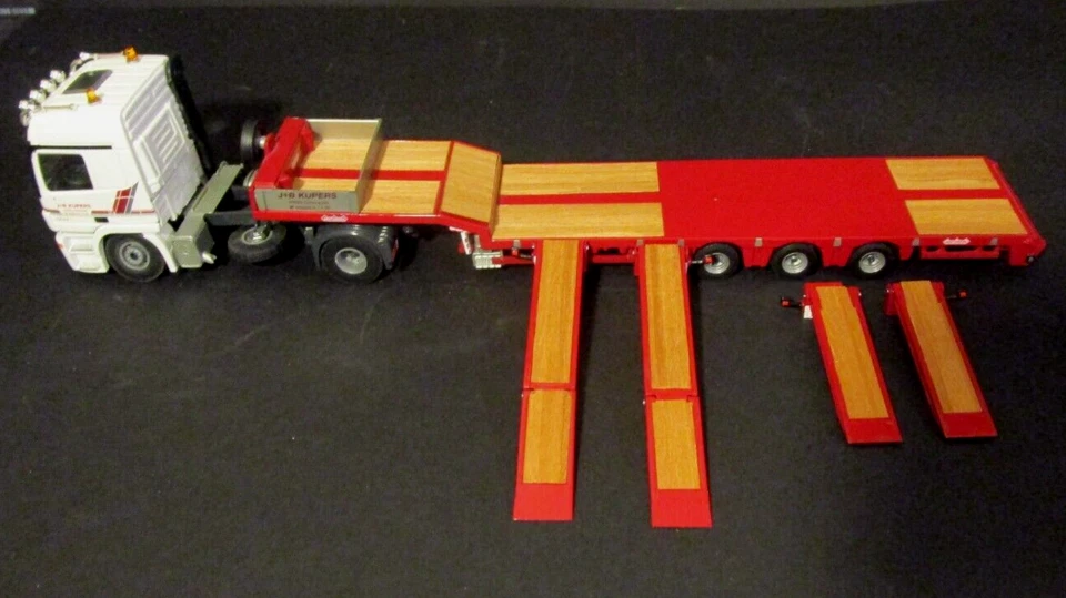 Lion Toys 1:50 Mercedes 1844 Actros Küpers mit Tieflader - Bild 2 von 4