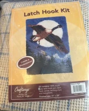 CRAFTWAYS GOOSE IN FLIGHT LATCH HOOK KIT SIZE -24" X 34"
