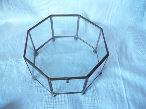 Vitrina octágona grande vintage de latón y vidrio con tapa con bisagras de 7" x 7 x 4" - Imagen 2 de 7
