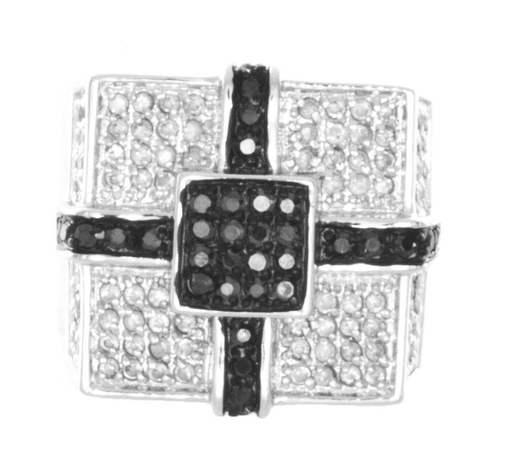 Мужское кольцо с крестом из чистого серебра с черными и белыми фианитами в виде квадратного кольца 16990₽