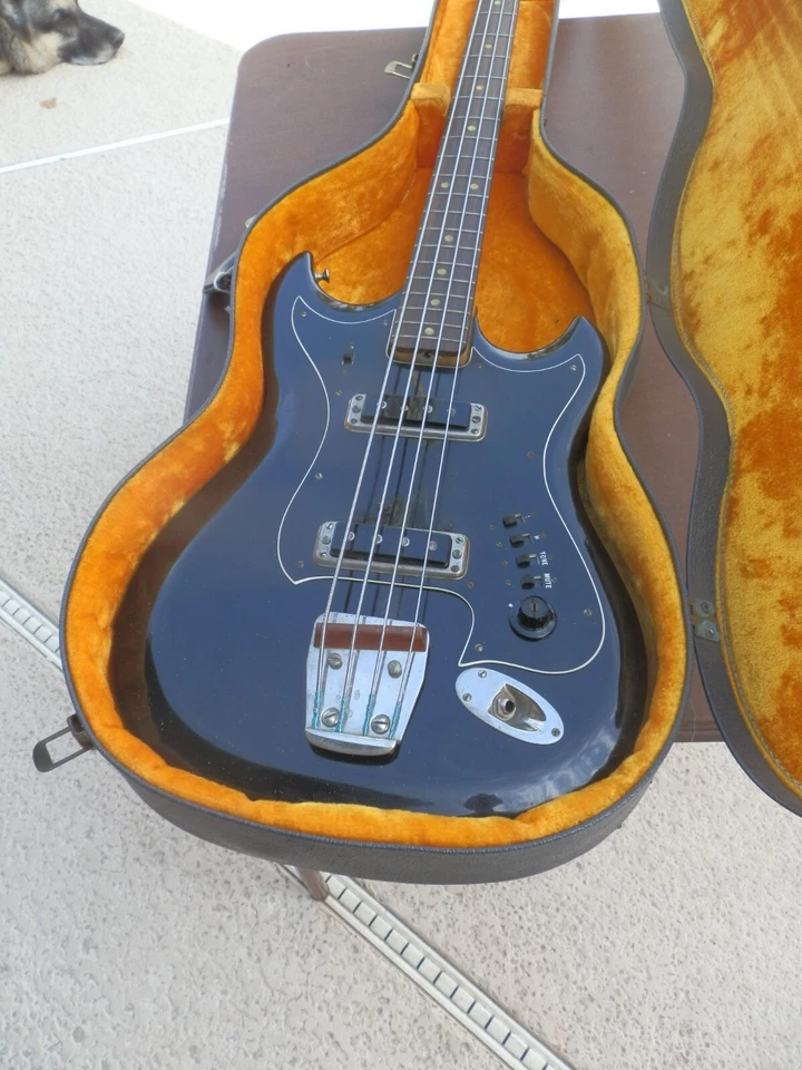 1968 HAGSTROM H11-B BASS GUITAR,EBONY,W/ ALL SWITCHES WORKING,ORIG CASE. NICE! - Image 2 of 4