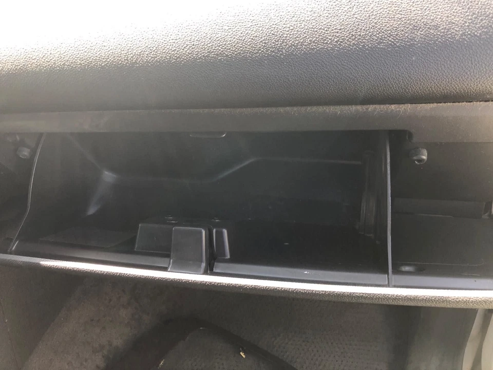 Бардачок 07-14 YUKON черное дерево-197 - Изображение 2 из 3