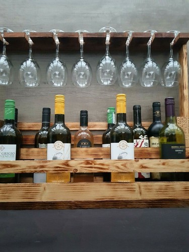 Estante de vino de madera hecho a mano tiene 12 botellas 7 vasos de vino rústico hecho en casa - Imagen 6 de 7