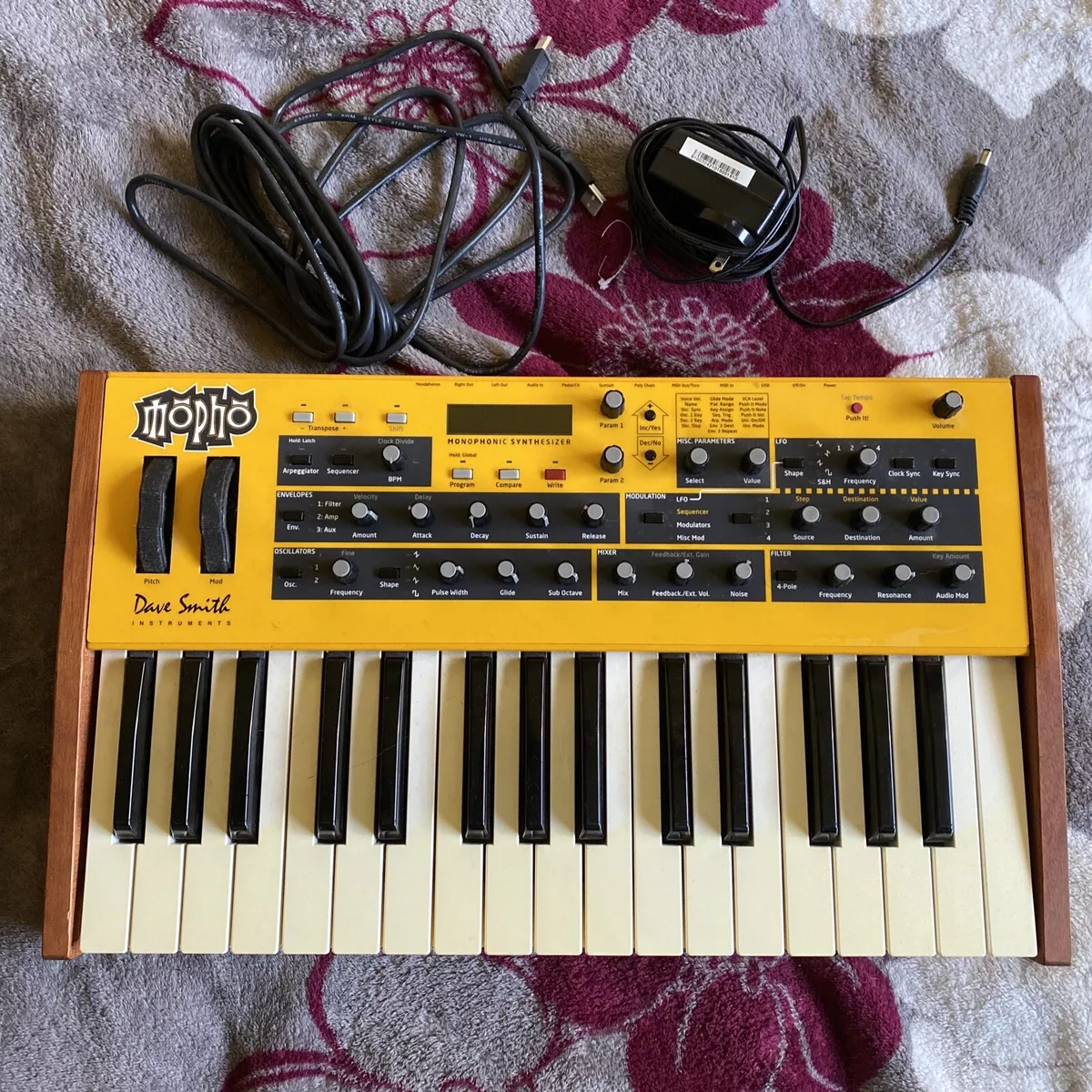 Dave Smith Instruments Mopho Keyboard Analog Monophonic Synthesizer  Sequential