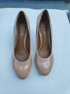 clarks pumps beige