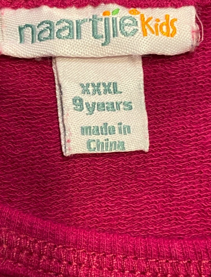 VESTIDO FUCSIA NAARTJIE NIÑOS TALLA 9 NIÑAS CON CORAZÓN BORDADO Y LINDA TRENZA Foto 4 de 4