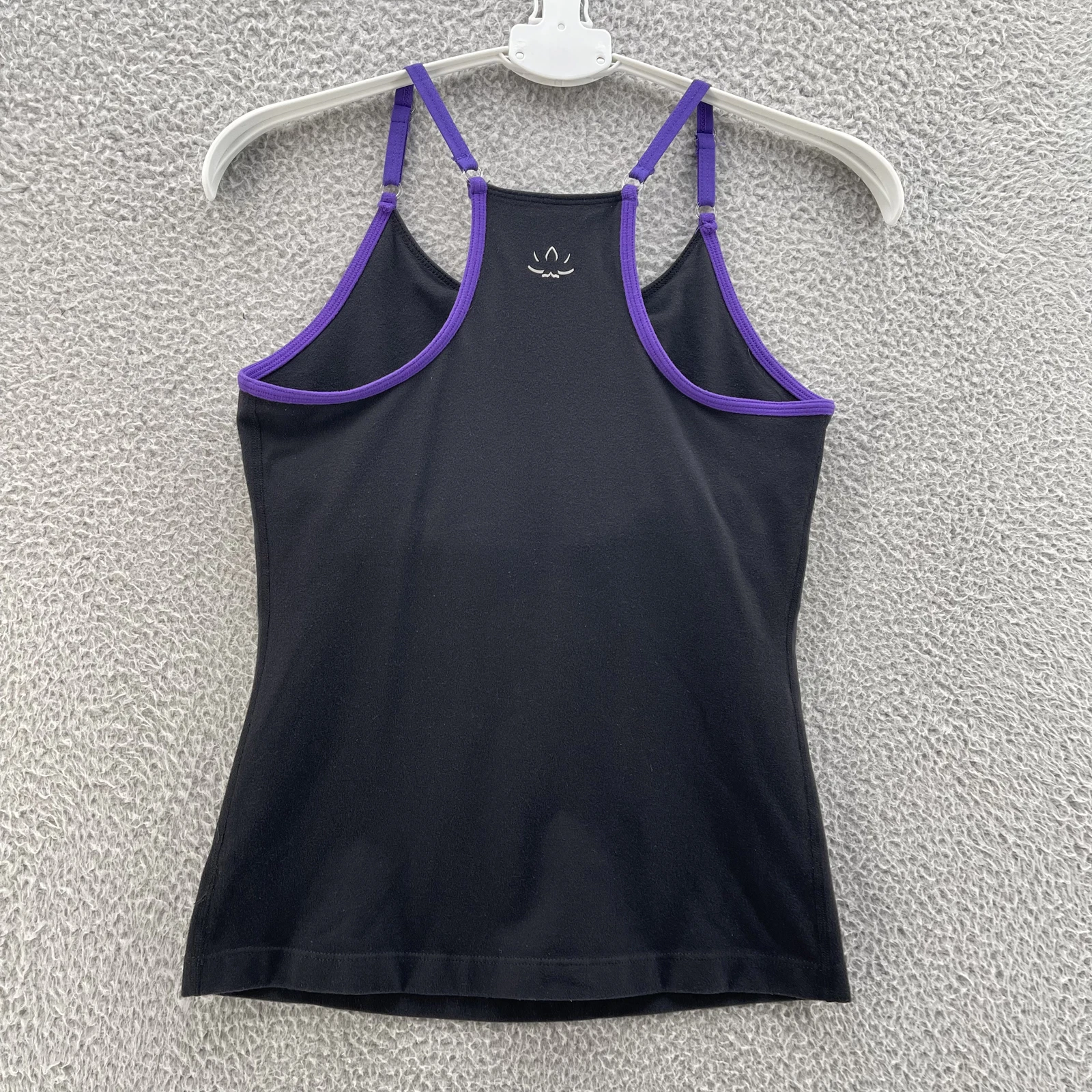 beyond-yoga equinox purple trim stretch activewear tank-top
