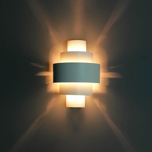 Weisse Wandleuchte Aus Aluminium Lichtmuster E14 Wand Flur