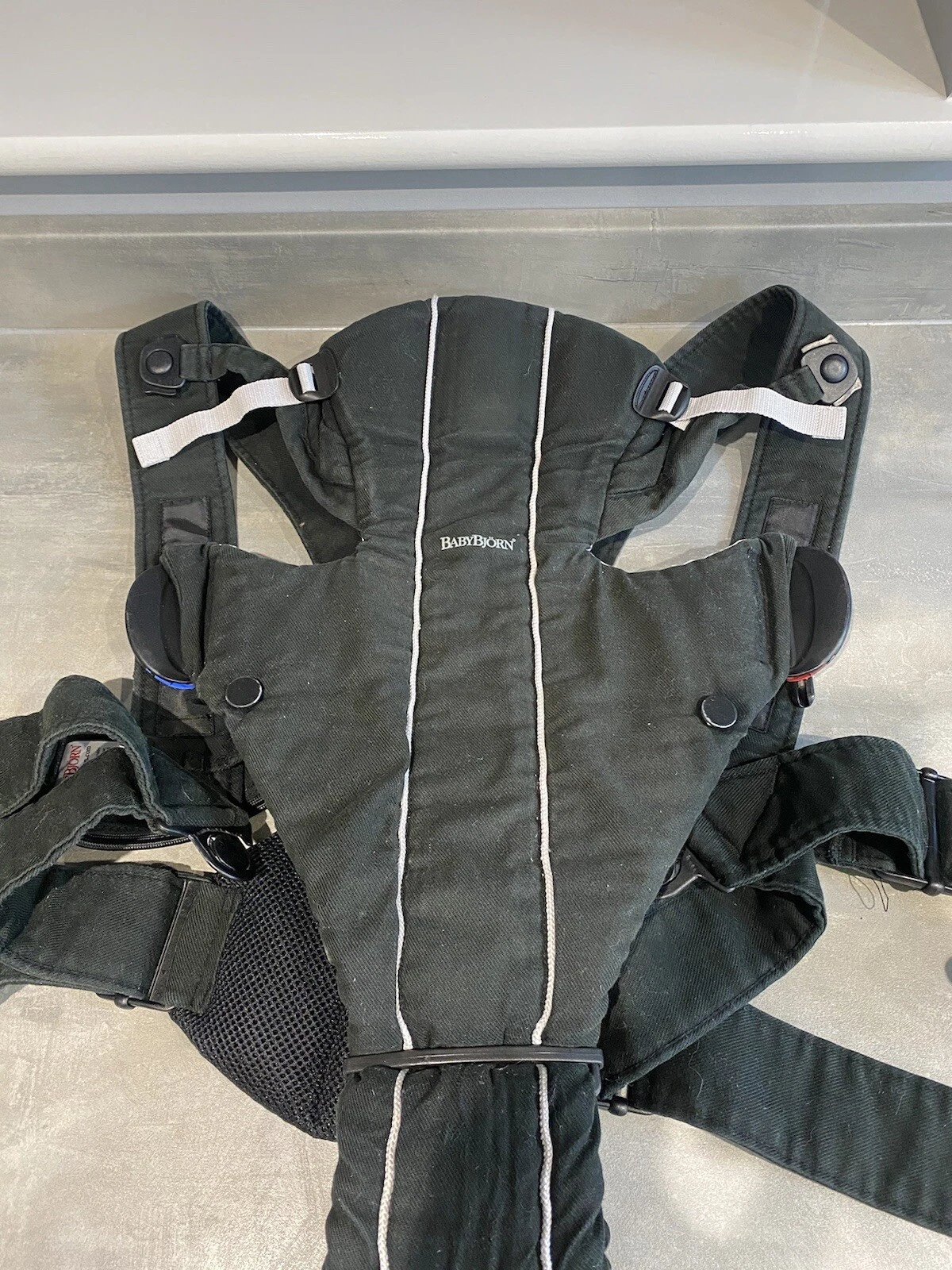 BabyBjorn Miracle Black Baby Carrier 026165 3.5kg-12kg Good Condition 2