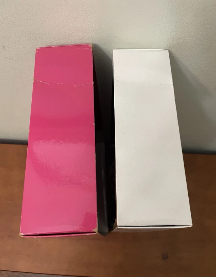 Nuevo 2011 Rosa En Pantone Etiqueta Dorada Coleccionista Muñeca Barbie/Modelo Musa/Caja Dañada  Foto 4 de 4