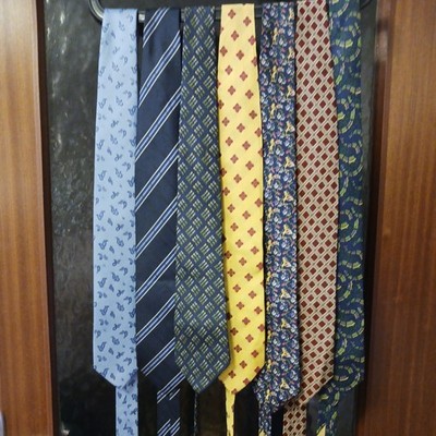 HERREN VINTAGE KRAWATTEN BURBERRY,BOSS,SALVATORE FERRAGAMO LAURA BIAGIOTTI SEIDE