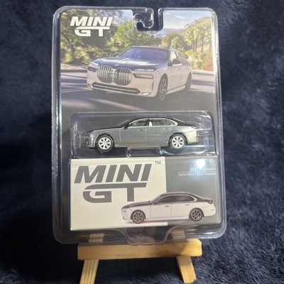 Mini GT 959 CHASE BMW i7 xDrive60   Alpine White / Black Sapphire